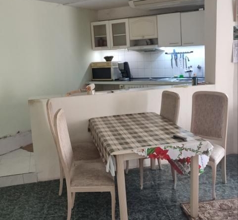 Дава се под наем Четиристаен апартамент в Пловдив, Център - 110 кв.м за 375 € - Снимка #1