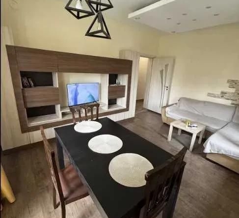 Дава се под наем Двустаен апартамент в Варна, ЖП Гара - 65 кв.м за 493.68 € - Снимка #1