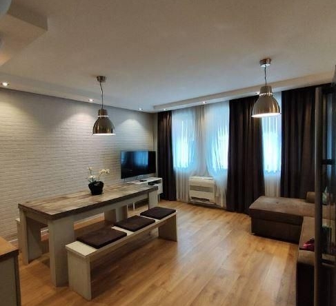 Дава се под наем Двустаен апартамент в Варна, Център - 80 кв.м за 997.05 € - Снимка #1