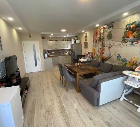 Тристаен апартамент в Варна, Бриз - 100 кв.м за 2350 €/кв.м - Снимка #1