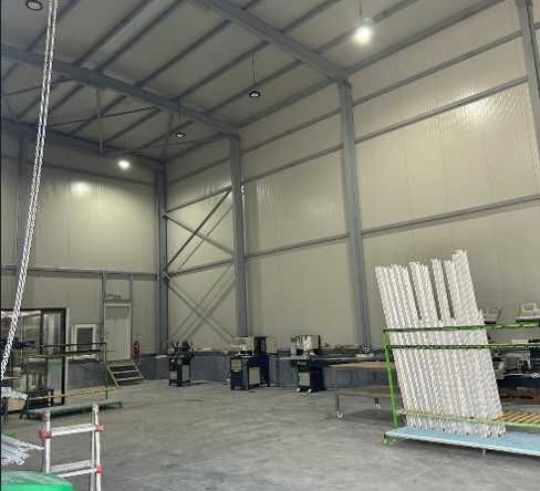 Дава се под наем Склад в с. Тополи, Област Варна - 650 кв.м за 3250 € - Снимка #1