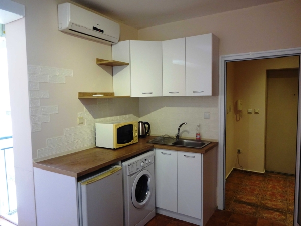 Дава се под наем Едностаен апартамент в Варна, Левски - 30 кв.м за 239.19 € - Снимка #1