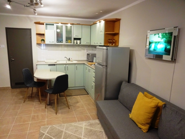 Дава се под наем Едностаен апартамент в Варна, Бизнес хотел - 50 кв.м за 306 € - Снимка #1