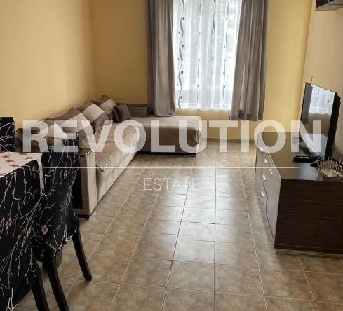 Дава се под наем Двустаен апартамент в Варна, Бриз - 76 кв.м за 498.27 € - Снимка #1