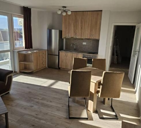 Дава се под наем Двустаен апартамент в Пловдив, Южен - 79 кв.м за 382.5 € - Снимка #1