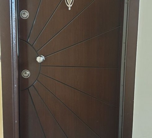 Дава се под наем Тристаен апартамент в Хасково, Любен Каравелов - 70 кв.м за 306 € - Снимка #1