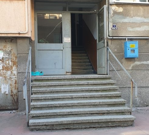 Дава се под наем Двустаен апартамент в Пазарджик, Център - 65 кв.м за 204 € - Снимка #1