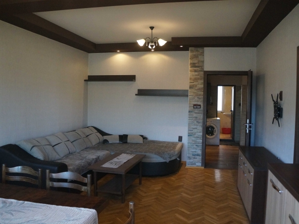 Дава се под наем Етаж от къща в Сливен, Българка - 115 кв.м за 280.5 € - Снимка #1