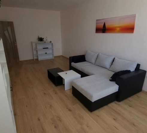 Дава се под наем Двустаен апартамент в София, Гоце Делчев - 71 кв.м за 600 € - Снимка #1