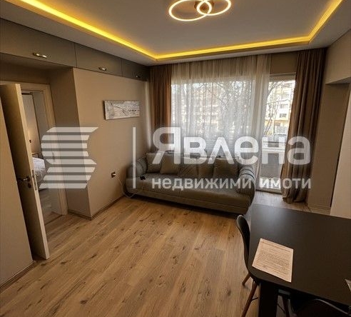 Дава се под наем Двустаен апартамент в Варна, Център - 50 кв.м за 700 € - Снимка #1