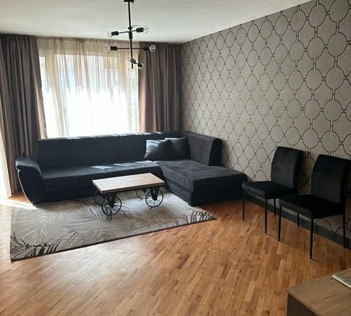 Дава се под наем Тристаен апартамент в София, Белите брези - 100 кв.м за 900 € - Снимка #1