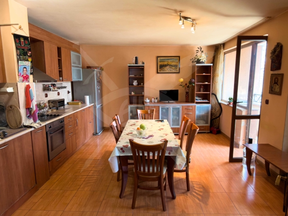 Тристаен апартамент в Пловдив, Каменица 1 - 96 кв.м за 1063 €/кв.м - Снимка #1