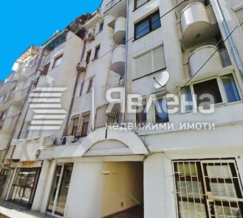 Двустаен апартамент в Бургас, Център - 64 кв.м за 1076 €/кв.м - Снимка #1