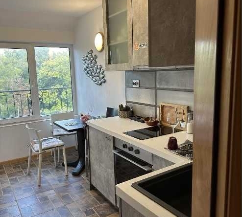 Дава се под наем Двустаен апартамент в Варна, Гръцка махала - 45 кв.м за 484.5 € - Снимка #1