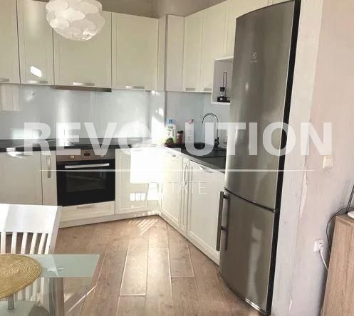 Дава се под наем Тристаен апартамент в Варна, Бриз - 110 кв.м за 797.64 € - Снимка #1