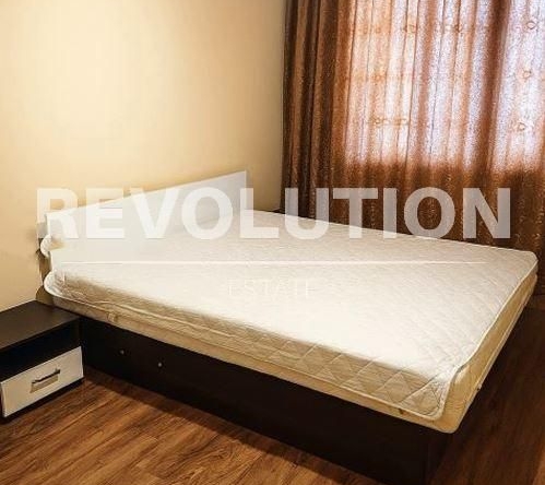 Дава се под наем Едностаен апартамент в Варна, Център - 40 кв.м за 348.84 € - Снимка #1