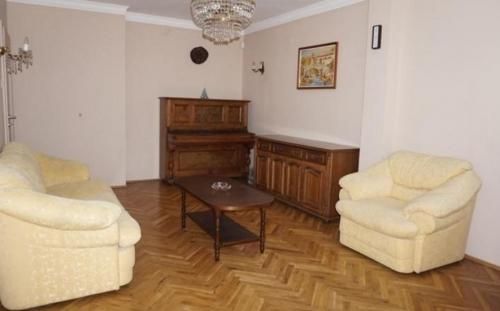 Дава се под наем Тристаен апартамент в София, Банишора - 120 кв.м за 750 € - Снимка #1