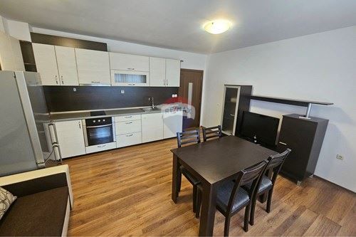 Дава се под наем Двустаен апартамент в Варна, Цветен квартал - 45 кв.м за 423.81 € - Снимка #1