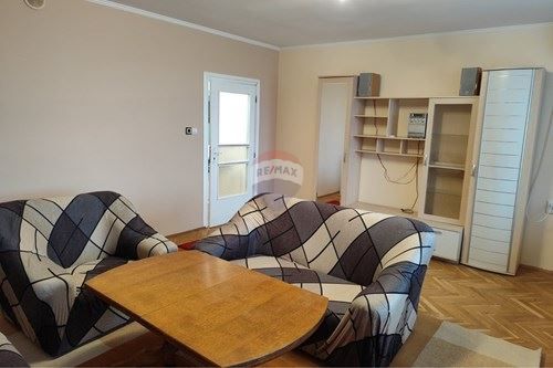 Дава се под наем Четиристаен апартамент в Варна, Трошево - 90 кв.м за 548.25 € - Снимка #1