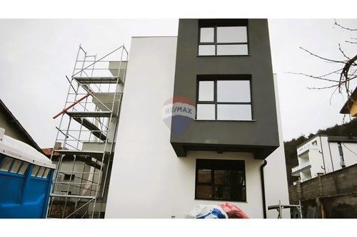 Офис в Варна, Виница - 49 кв.м за 781 €/кв.м - Снимка #1