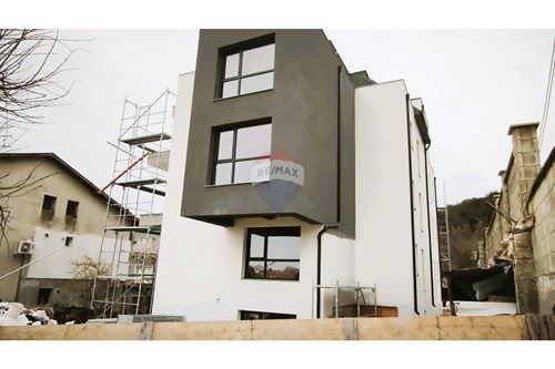 Тристаен апартамент в Варна, Виница - 121 кв.м за 717 €/кв.м - Снимка #1