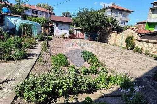 Етаж от къща в Нови пазар - 120 кв.м за 591 €/кв.м - Снимка #1