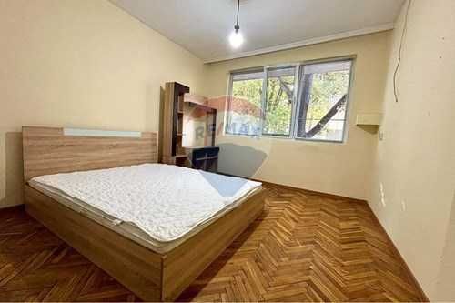 Тристаен апартамент в Шумен, Пазара - 78 кв.м за 1759 €/кв.м - Снимка #1