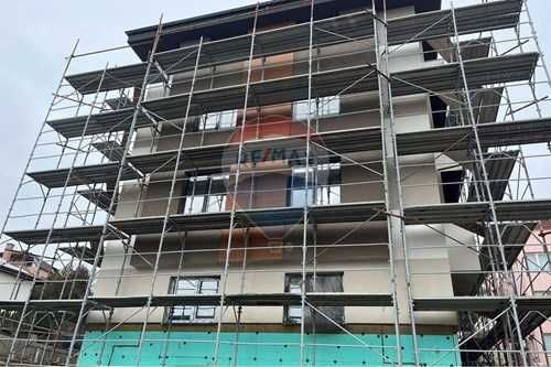 Тристаен апартамент в Шумен, Пазара - 92 кв.м за 1150 €/кв.м - Снимка #1