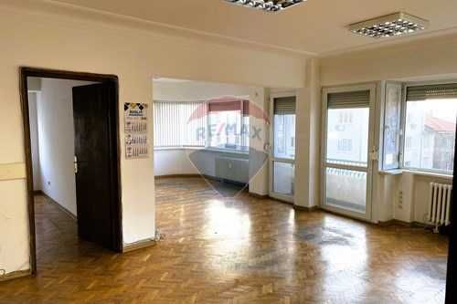 Дава се под наем Четиристаен апартамент в София, Център - 120 кв.м за 990 € - Снимка #1