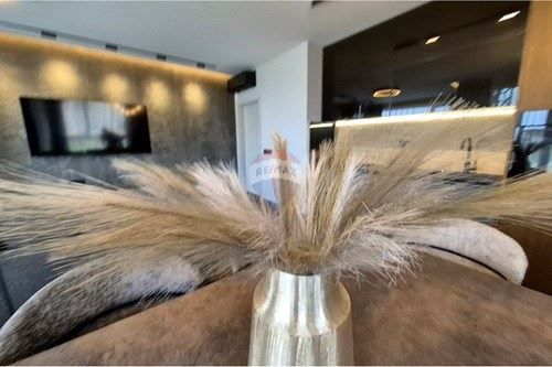 Дава се под наем Тристаен апартамент в Варна, Бриз - 104 кв.м за 1000 € - Снимка #1