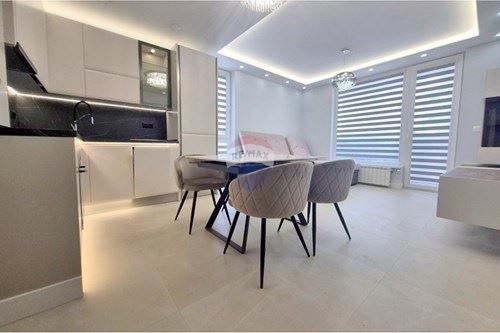 Дава се под наем Тристаен апартамент в Варна, Възраждане 1 - 85 кв.м за 765 € - Снимка #1