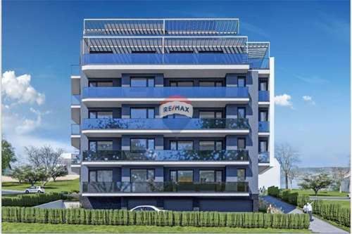 Тристаен апартамент в Варна, Изгрев - 89 кв.м за 819 €/кв.м - Снимка #1