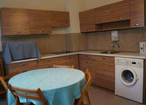 Дава се под наем Двустаен апартамент в София, Левски В - 70 кв.м за 348.84 € - Снимка #1