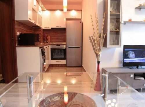 Дава се под наем Двустаен апартамент в Бургас, Лазур - 50 кв.м за 165.75 € - Снимка #1