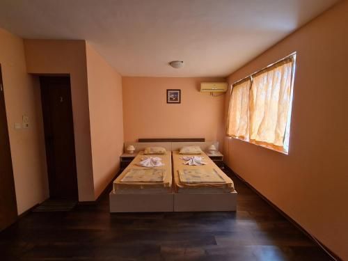 Ателие в Бургас, Център - 48 кв.м за 900 €/кв.м - Снимка #1