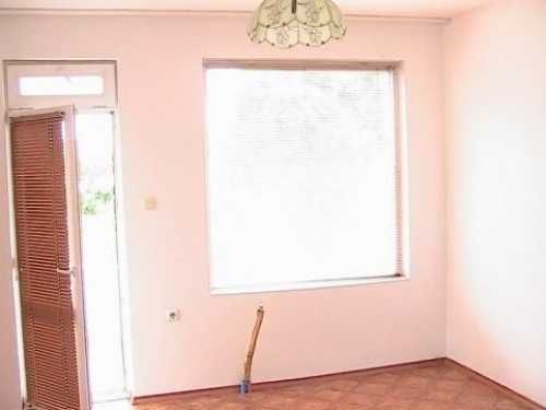 Дава се под наем Едностаен апартамент в Бургас, Изгрев - 54 кв.м за 150 € - Снимка #1