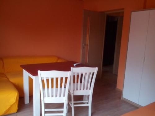 Дава се под наем Едностаен апартамент в София, Лозенец - 40 кв.м за 325 € - Снимка #1