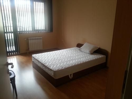 Дава се под наем Тристаен апартамент в София, Стрелбище - 117 кв.м за 750 € - Снимка #1
