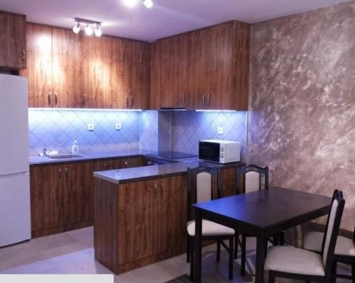 Дава се под наем Тристаен апартамент в Пловдив, Кършияка - 115 кв.м за 550 € - Снимка #1