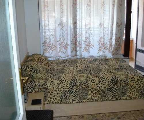 Дава се под наем Едностаен апартамент в София, Люлин - център - 30 кв.м за 325 € - Снимка #1