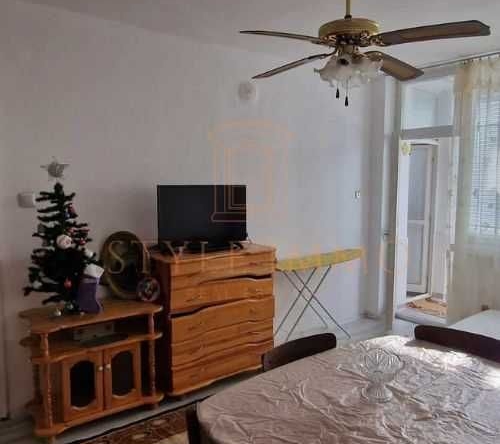 Дава се под наем Двустаен апартамент в Разград, Център - 64 кв.м за 204 € - Снимка #1