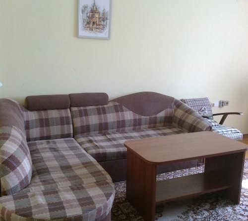 Дава се под наем Двустаен апартамент в София, Оборище - 68 кв.м за 611.49 € - Снимка #1