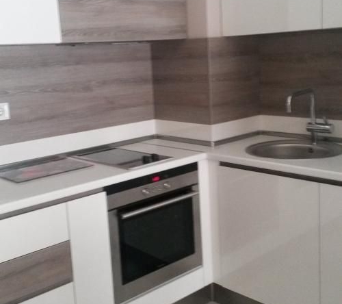 Дава се под наем Двустаен апартамент в Пловдив, Кършияка - 70 кв.м за 613 € - Снимка #1