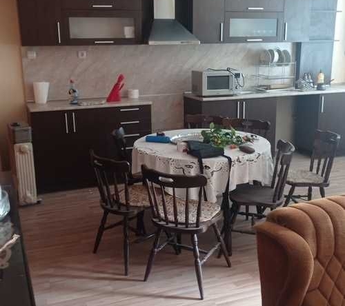 Дава се под наем Двустаен апартамент в Шумен, Център - 60 кв.м за 306 € - Снимка #1