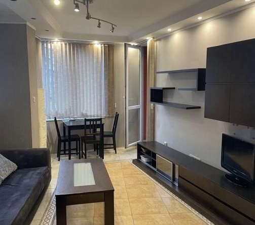 Дава се под наем Тристаен апартамент в София, Белите брези - 76 кв.м за 800 € - Снимка #1