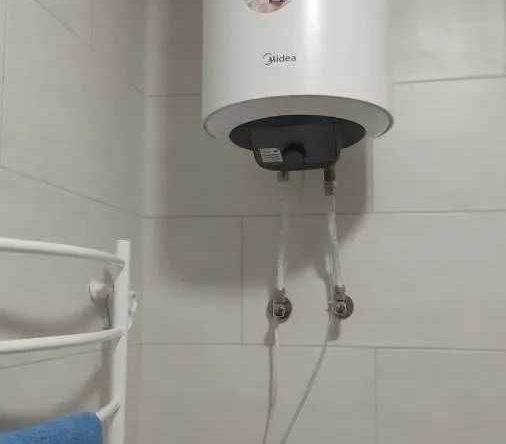 Дава се под наем Двустаен апартамент в София, Център - 56 кв.м за 407.49 € - Снимка #1
