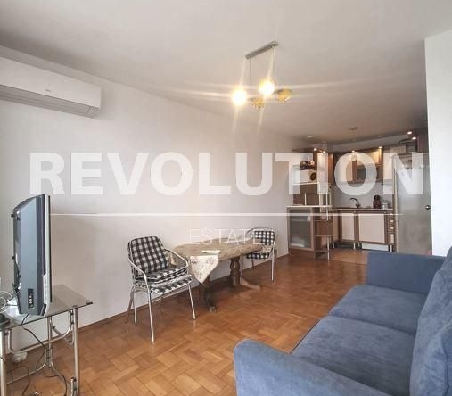 Дава се под наем Тристаен апартамент в Варна, ВИНС - 74 кв.м за 558.45 € - Снимка #1
