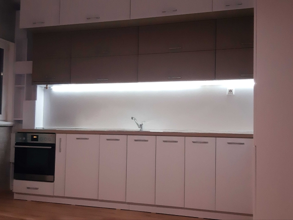 Дава се под наем Двустаен апартамент в Варна, Център - 60 кв.м за 561 € - Снимка #1