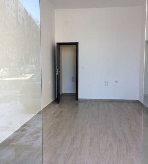 Дава се под наем Магазин в Пловдив, Тракия - 24 кв.м за 150 € - Снимка #1