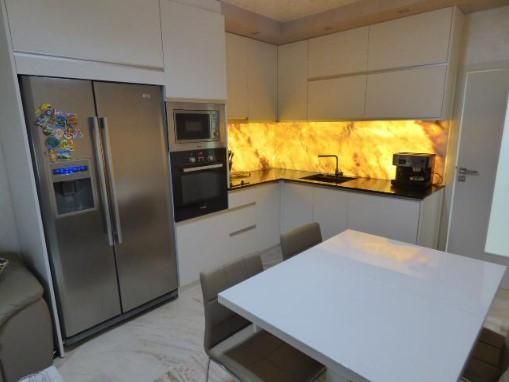 Дава се под наем Тристаен апартамент в София, Зона Б-5 - 90 кв.м за 900 € - Снимка #1